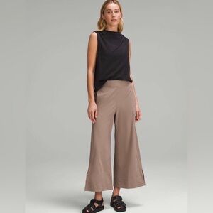 Lululemon Stretch Woven High-Rise Wide-Leg Cropped Pant